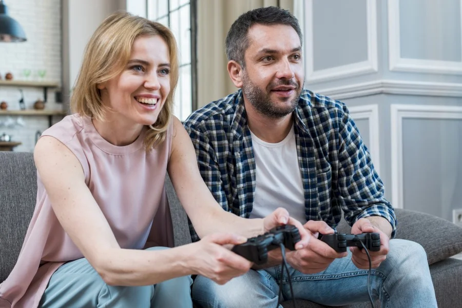 بهترین بازی‌های دونفره برای زوج‌ها: ۱۵ بازی برتر برای یک شب خاطره‌انگیز