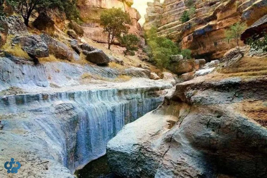 آبشار نوژیان و دره شیرز