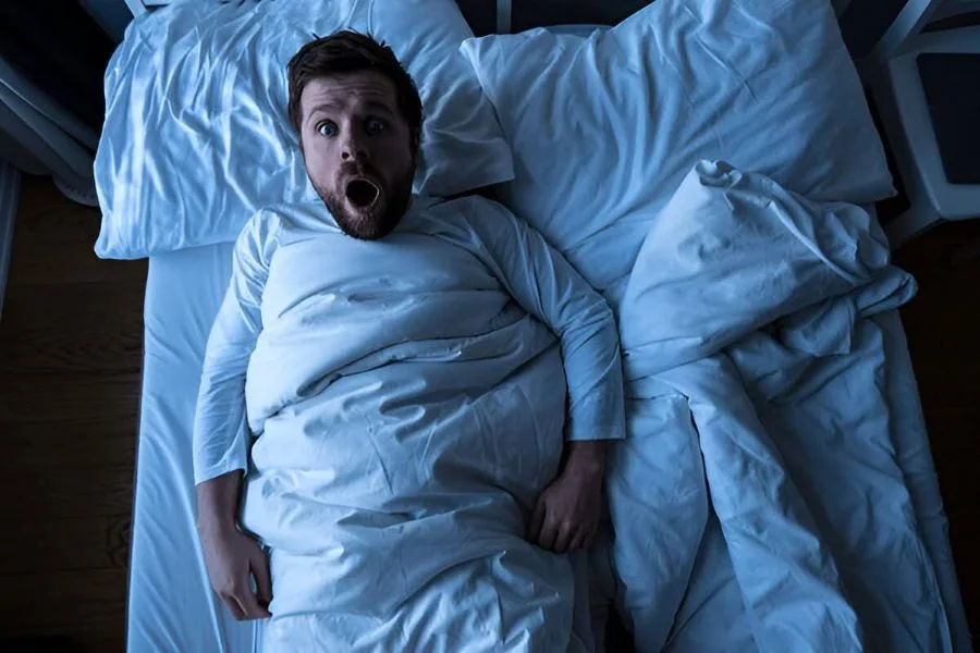 چرا بدن در خواب پرش ناگهانی دارد؟ دلایل و راهکارها