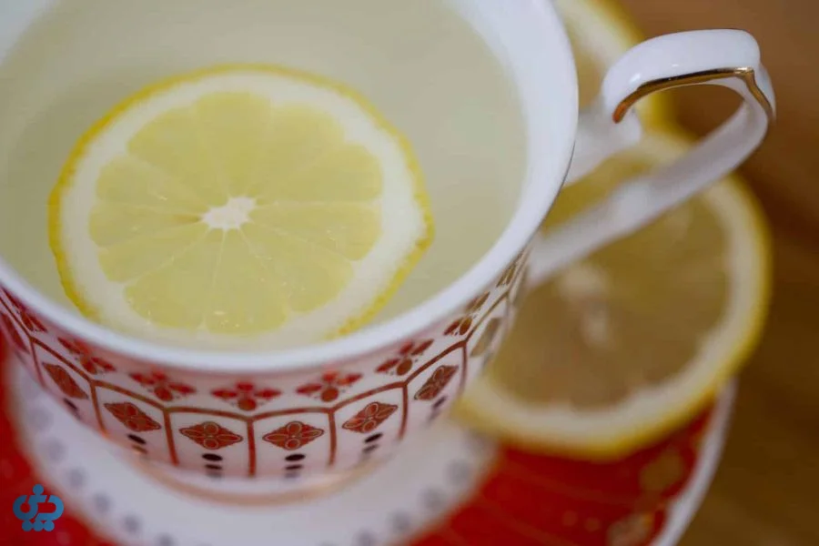 فواید نویشیدن آب گرم با لیمو