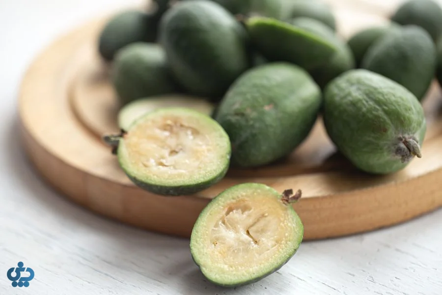 فیجوا گرد و خوش‌عطر غنی از فیبر