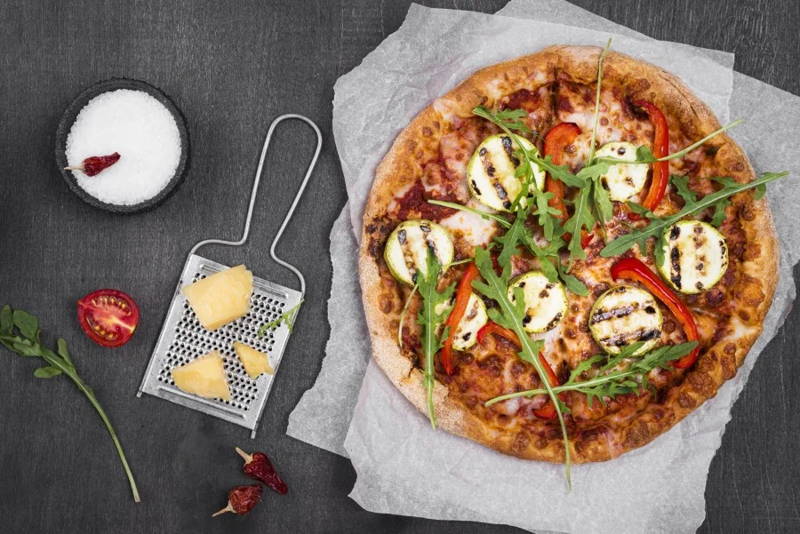 طرز تهیه پیتزا ناپلی اصل ایتالیایی در خانه + فوت و فن‌های کلیدی