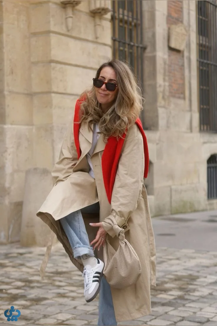 ایده استایل با ترنج کت با اکسسوری قرمز