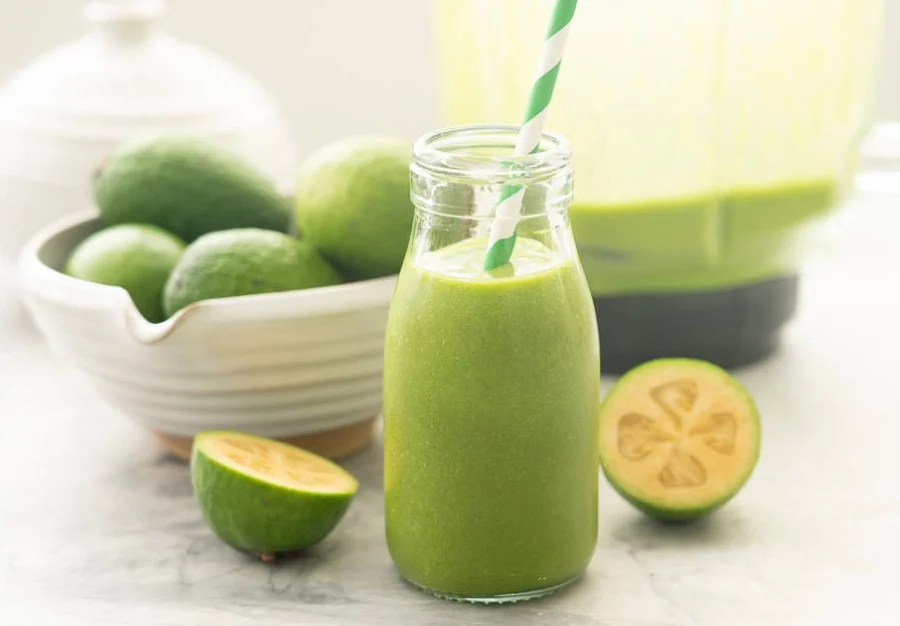 طرز تهیه اسموتی فیجوا: ۵ دستور ساده و خوشمزه با میوه معطر و خاص!