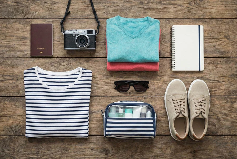 چک لیست وسایل سفر؛ ۳۰ وسیله ضروری که نباید جا بگذارید (راهنمای جامع)