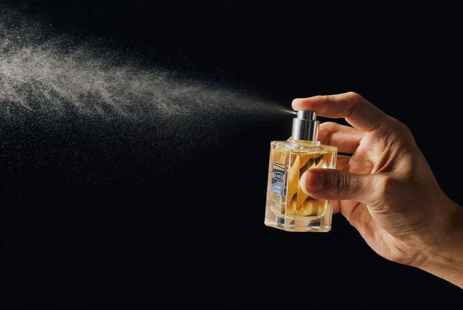تفاوت عطر، ادکلن، ادوپرفیوم و اسپری | کدام ماندگارتر است؟ + راهنمای خرید