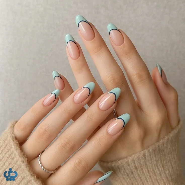 فرنچ مدرن با لبه آبی مه‌آلود