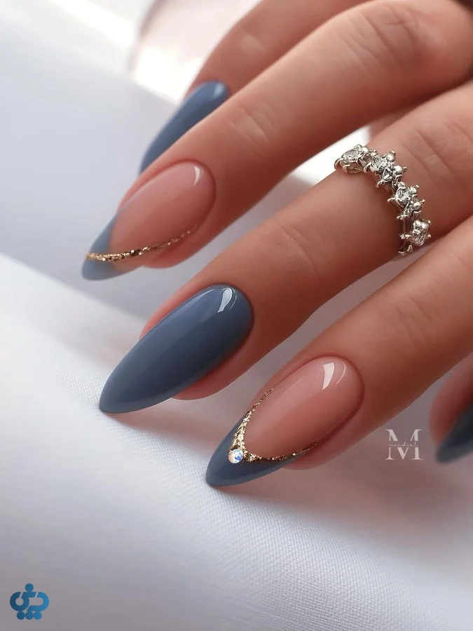 فرنچ مدرن با لبه آبی مه‌آلود