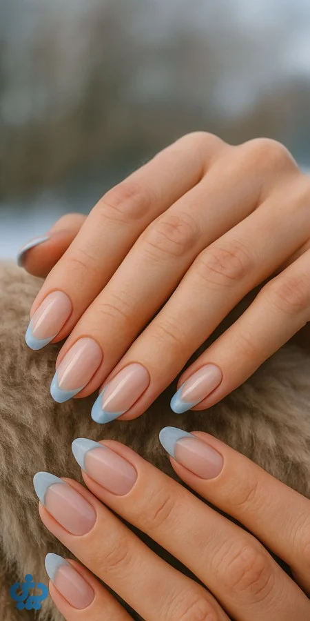 فرنچ مدرن با لبه آبی مه‌آلود