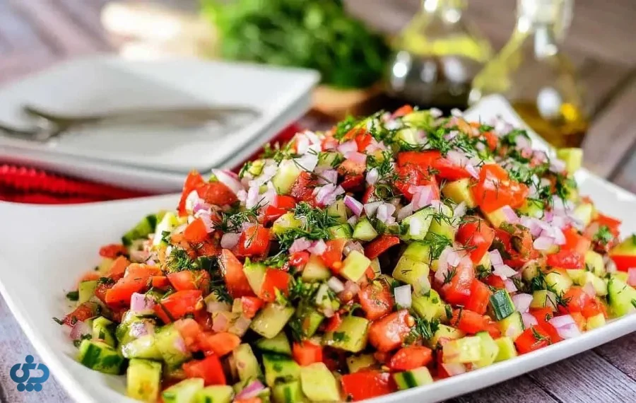 سالاد شیرازی با نعنا تازه