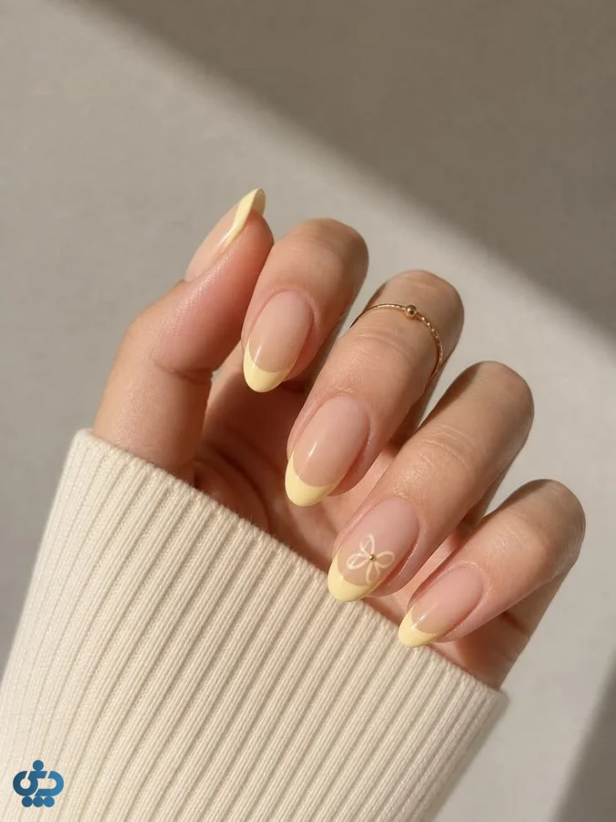 طراحی ناخن زرد کره‌ای فرنچ مینیمال