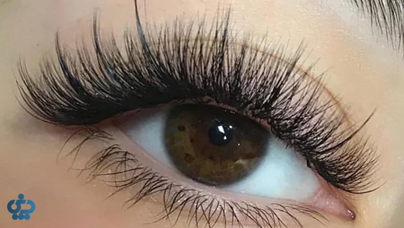 مقایسه ظاهر مژه طبیعی لیفت‌شده با اکستنشن مژه