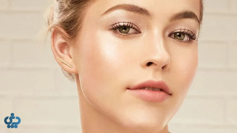آمادهسازی پوست و آرایش پایه پیش از استفاده هایلایتر
